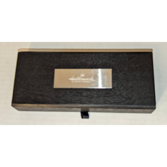 Hallmark Movie & Mysteries Movie Cues & Crossword Game Mint - Picture 6 of 10